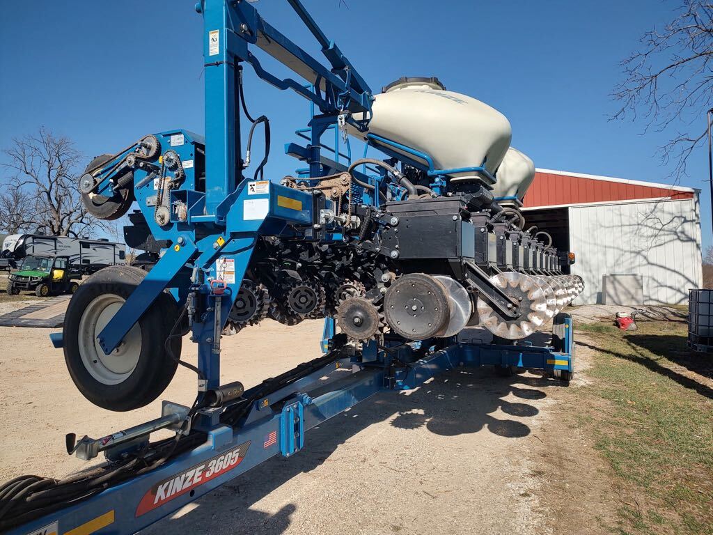 2022 Kinze 3600 Planter