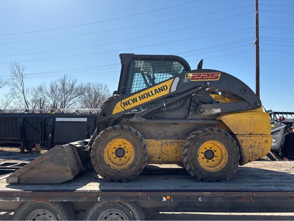 2013 New Holland L225 Skid Steer