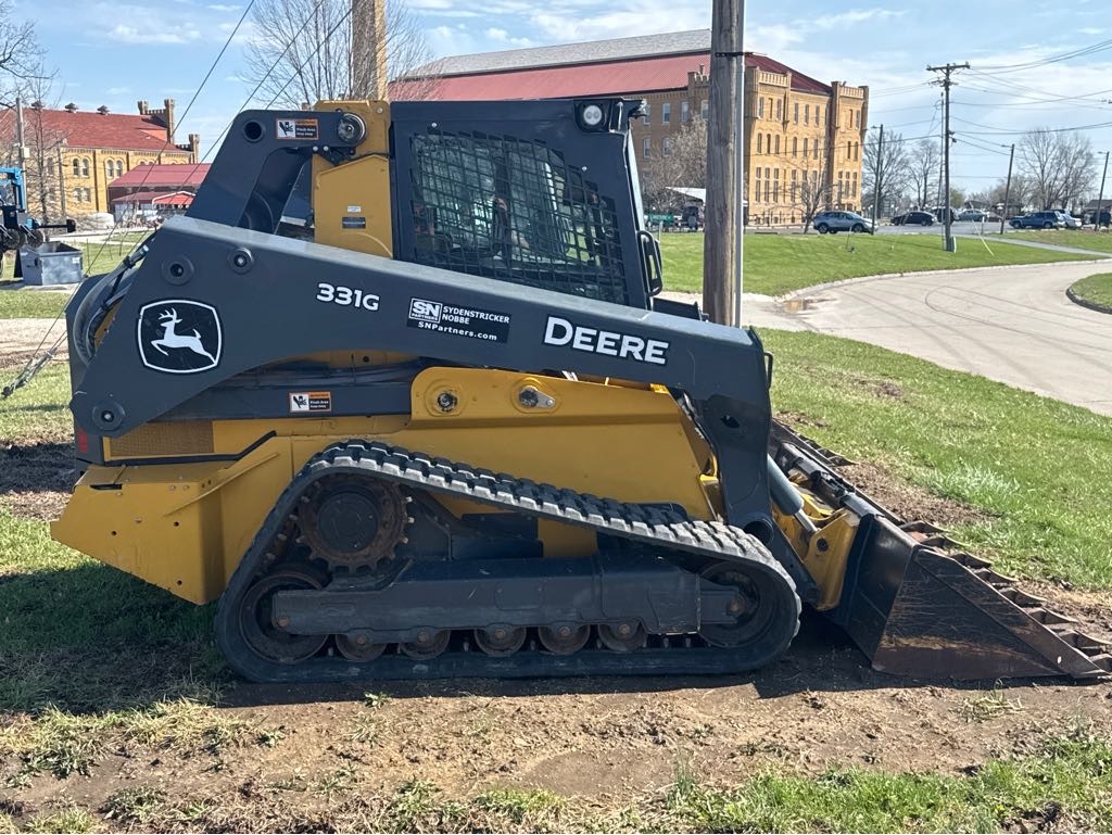 2021 JD 331G SKIDSTEER