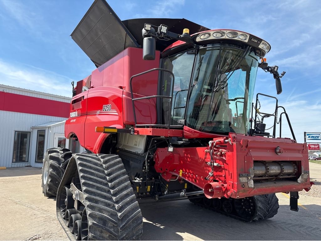2019 CIH 8250T COMBINE