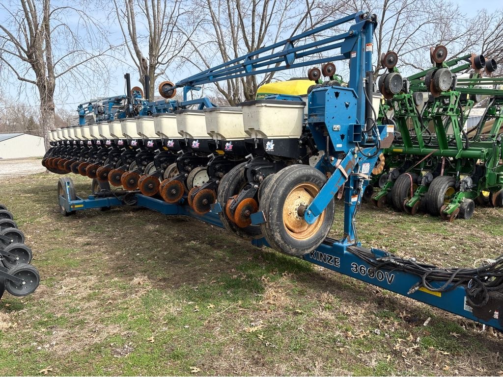 2008 Kinze 3600 Planter