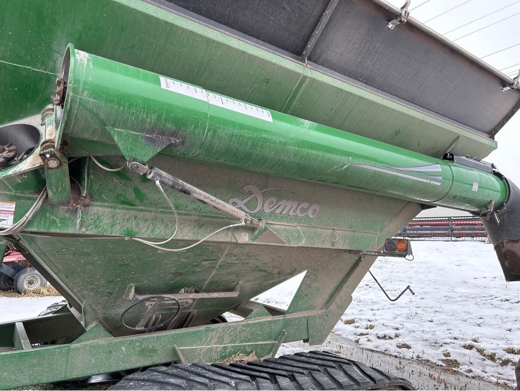 2015 Demco 1050 Grain Cart