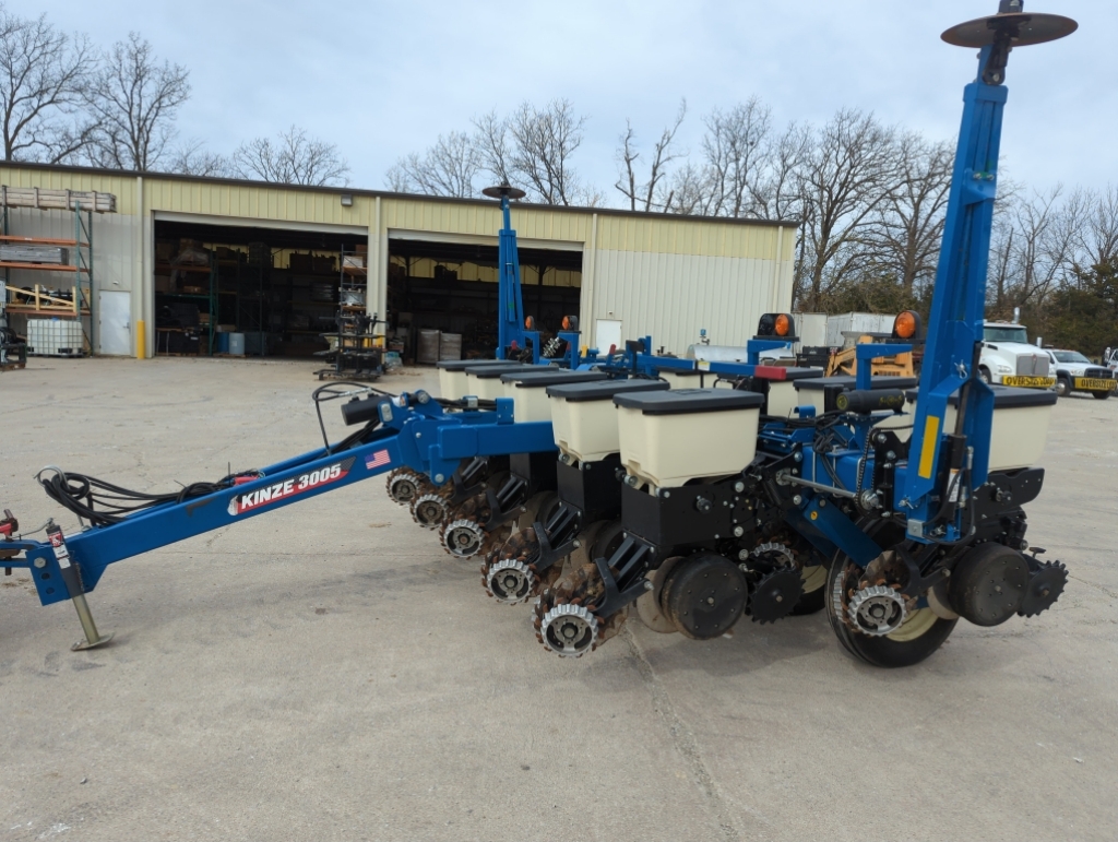 2022 Kinze 3000 Planter