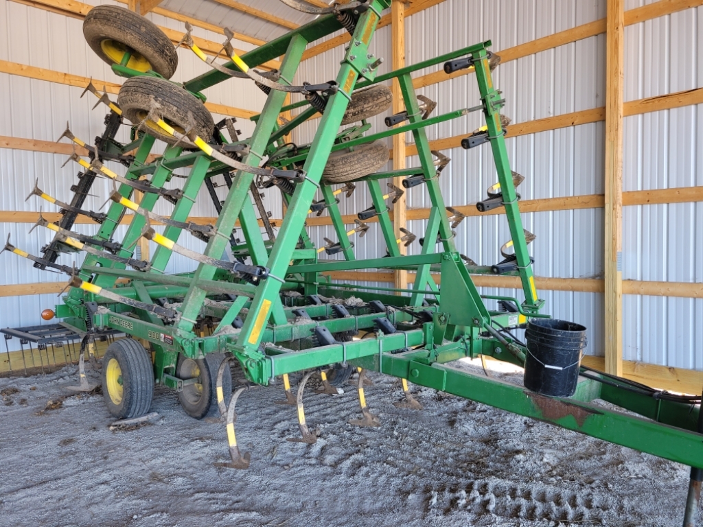 1996 John Deere 980 Tillage Field Cultivator