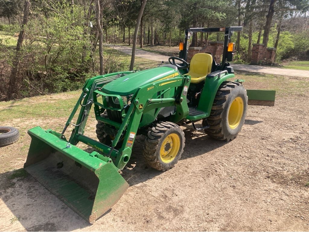 0000 John Deere 3032E Tractor Compact
