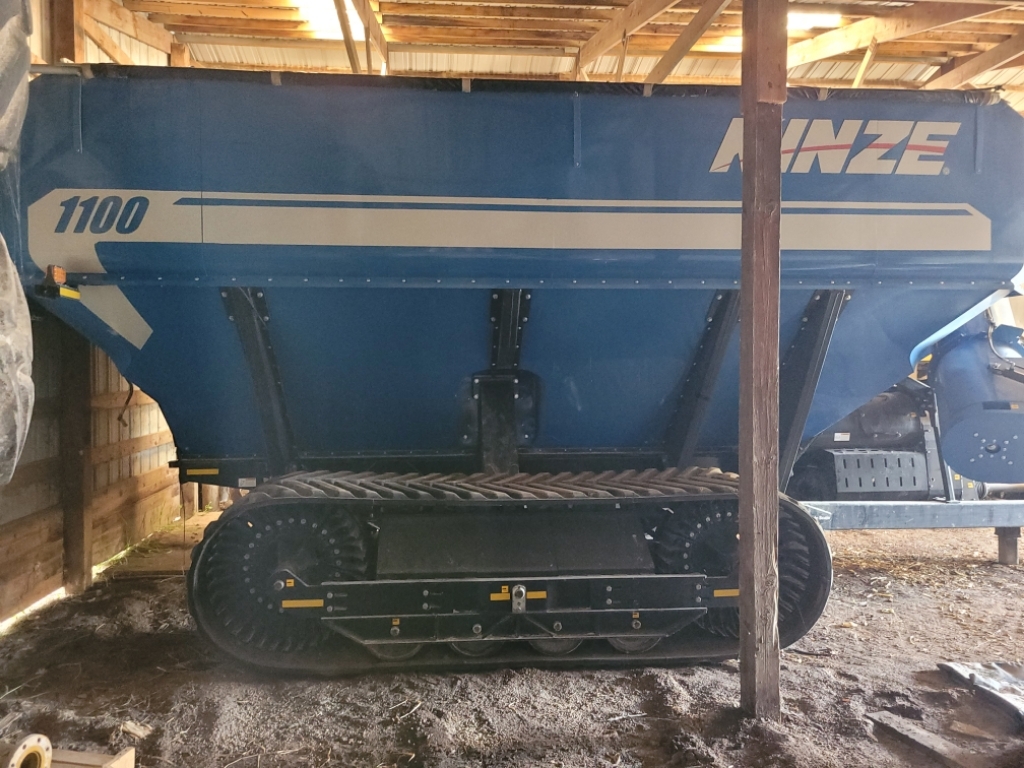 2016 Kinze 1100 Grain Cart