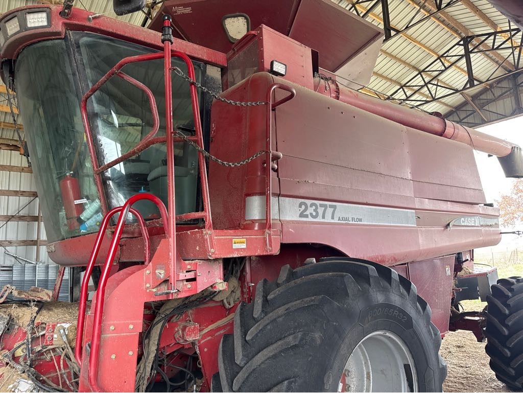 0000 Case IH 2377 Combine
