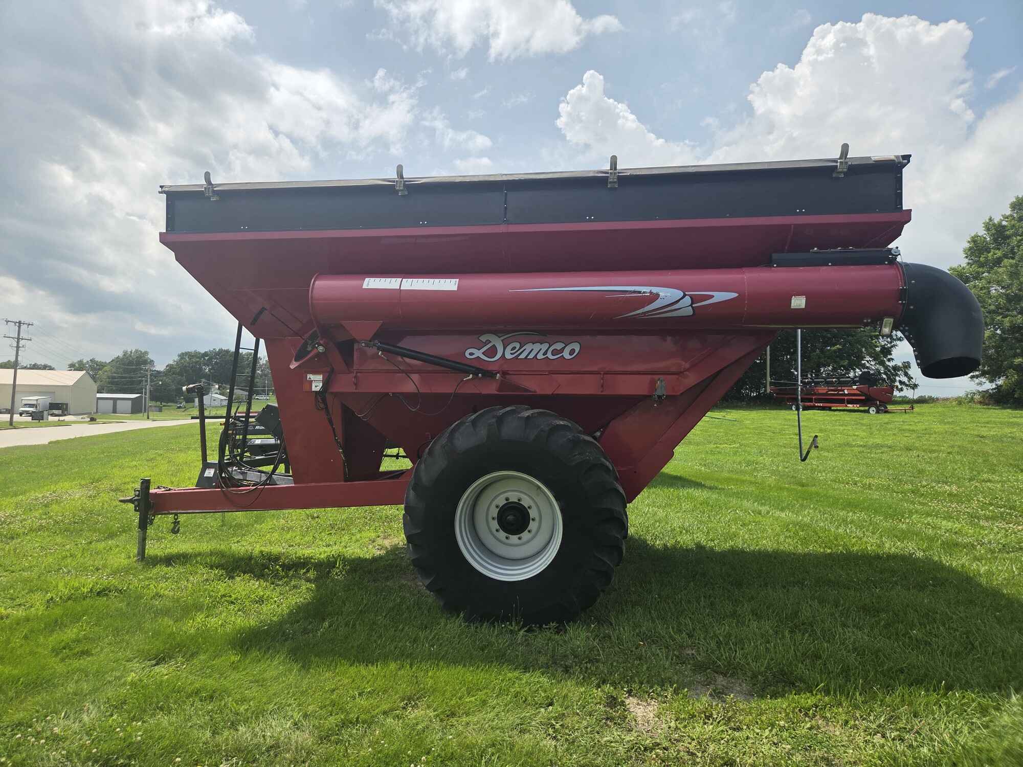 2012 Demco 850 Grain Cart