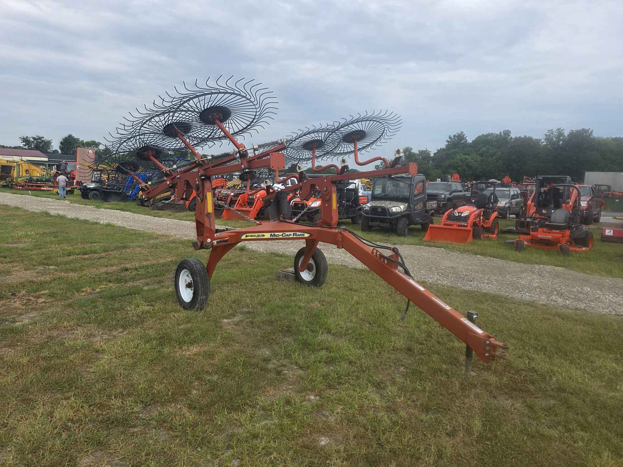 0000 Pequea Mid-Cap Rake Hay and Forage Equipment – Hay Rakes