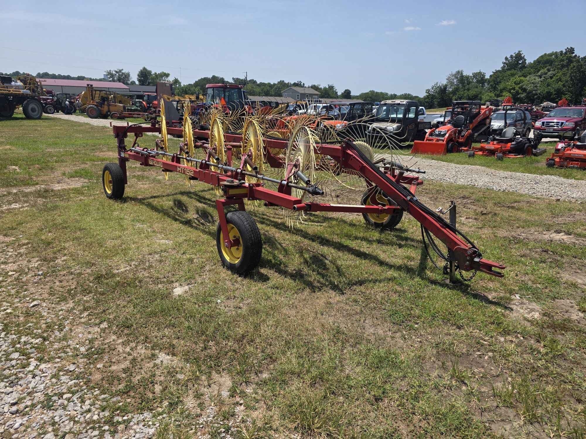 0000 New Holland ht152 Hay and Forage Equipment – Hay Rakes