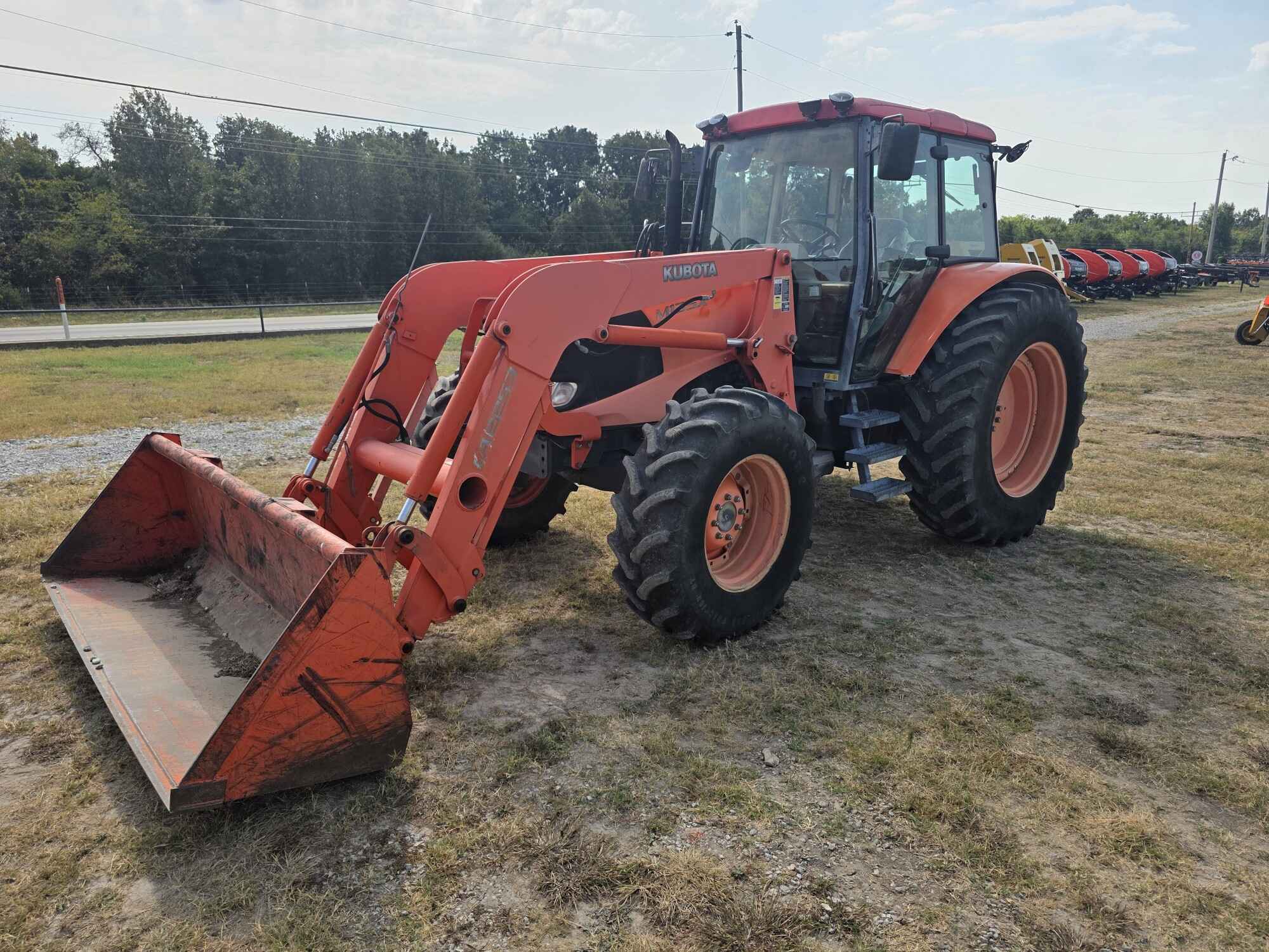 2009 KUBOTA M135X Tractor Row Crop