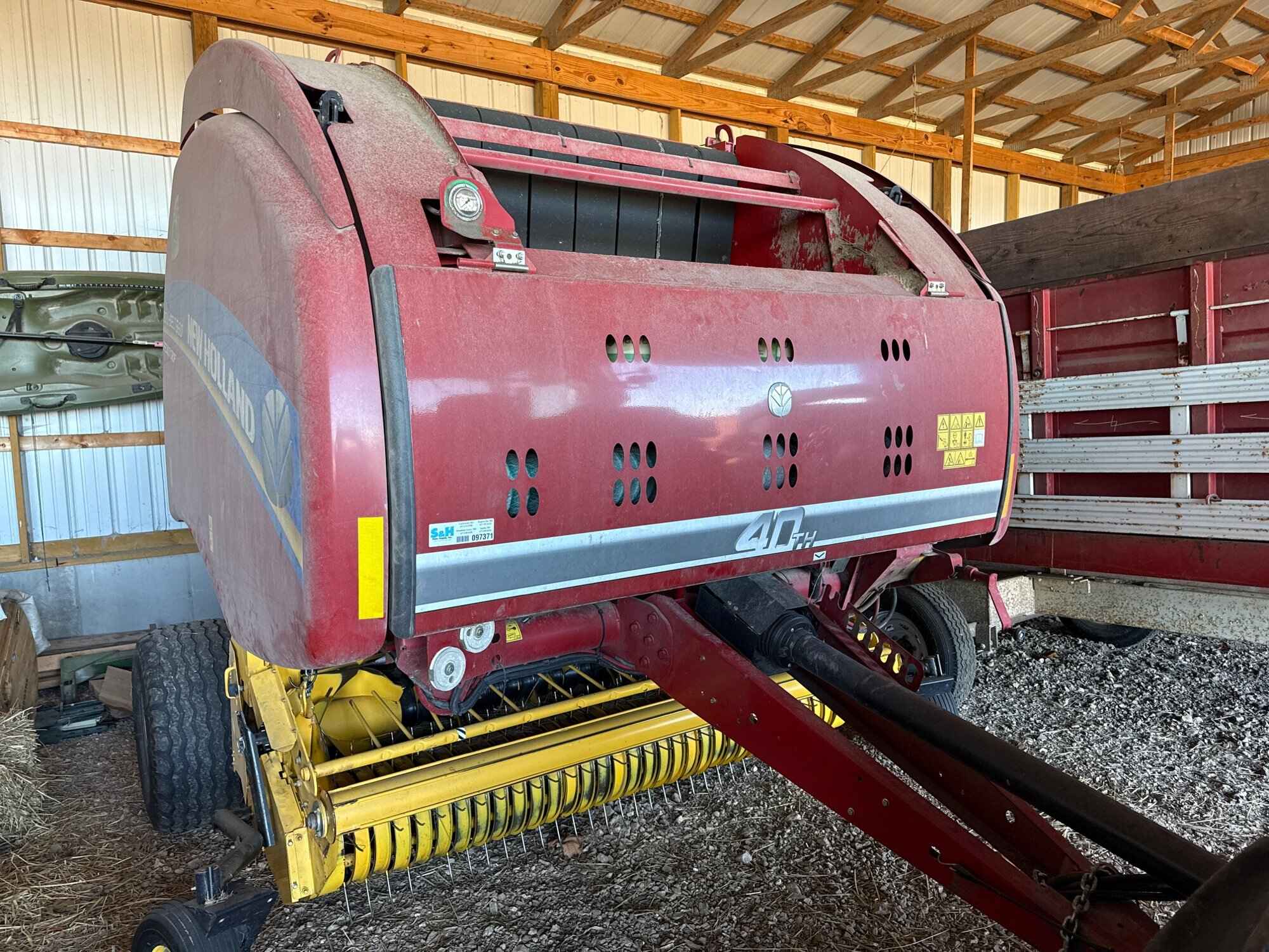 2015 NEW HOLLAND ROLLBELT 560 Baler