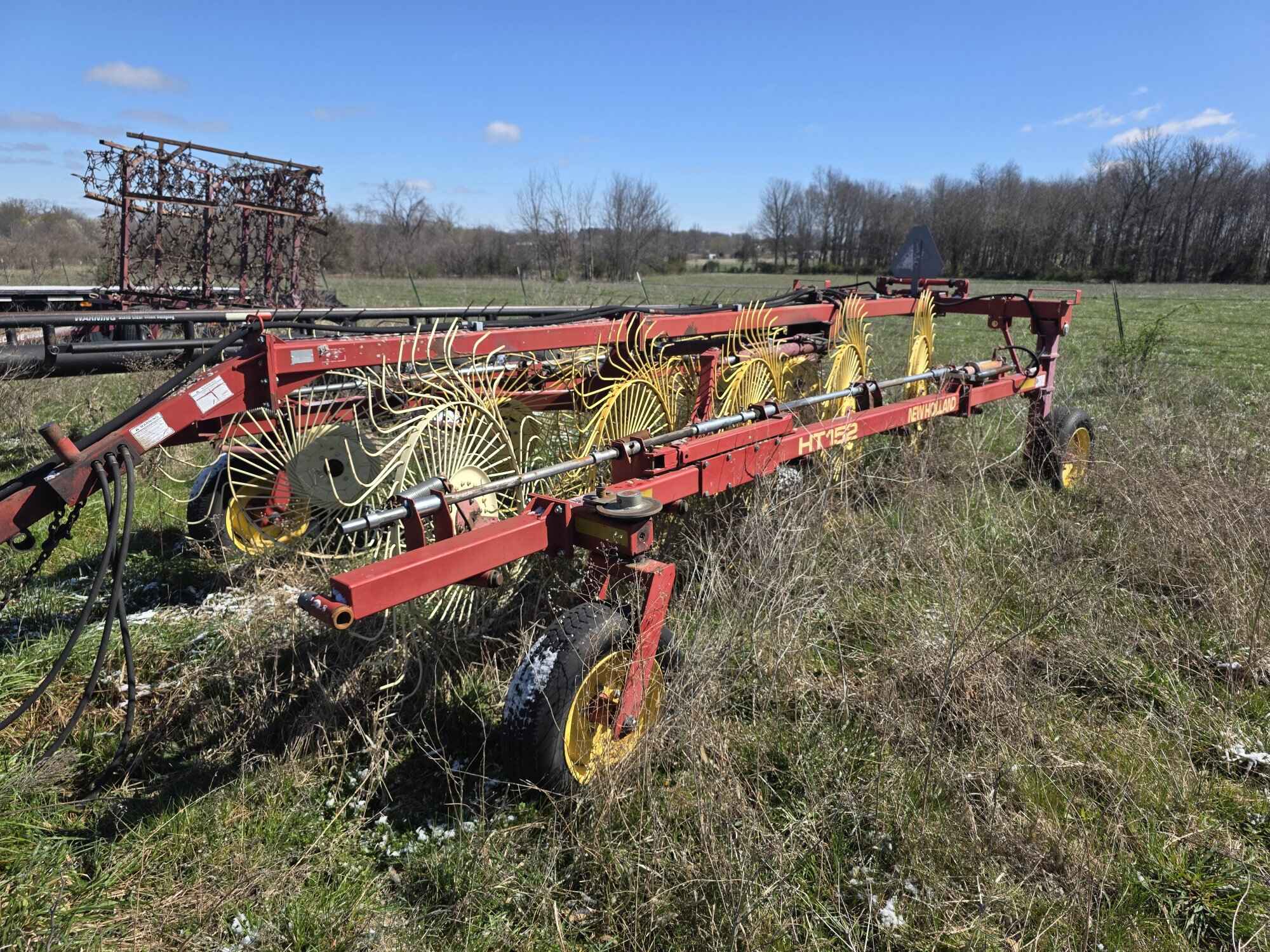 0000 New Holland ht152 Hay and Forage Equipment – Hay Rakes
