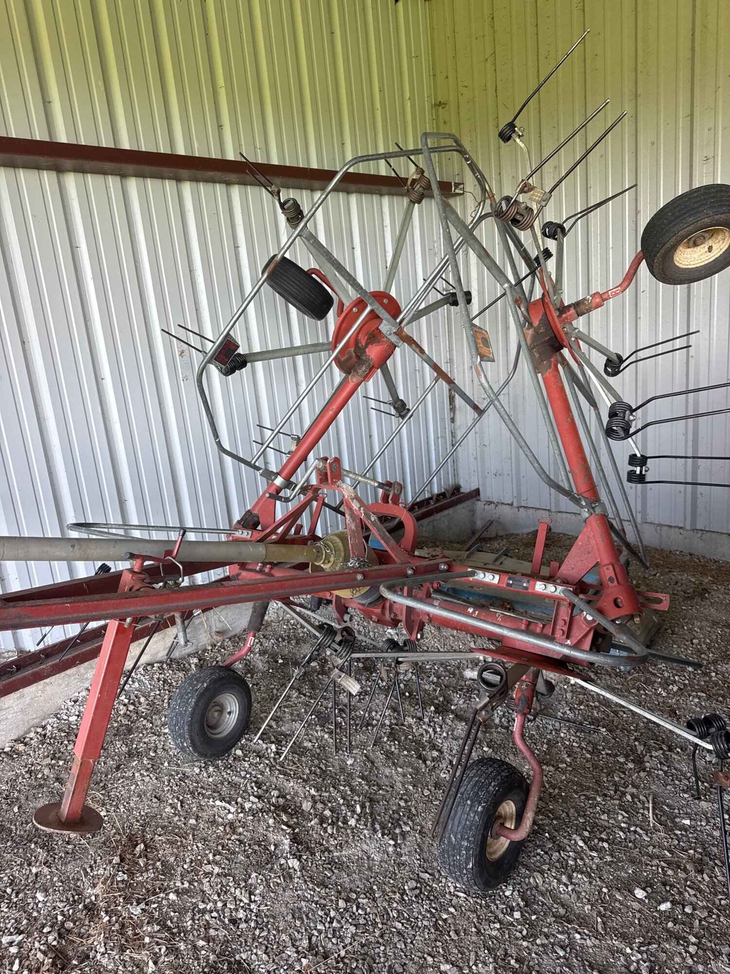 2003 Agco 3717 Hay and Forage Equipment – Hay Rakes