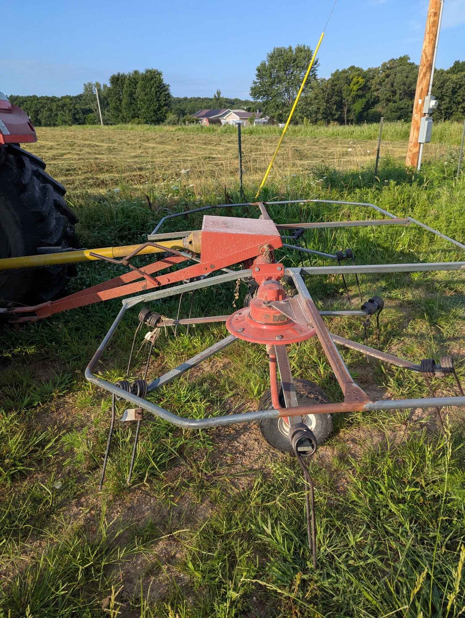 2004 According 3710 Hay and Forage Equipment – Hay Rakes