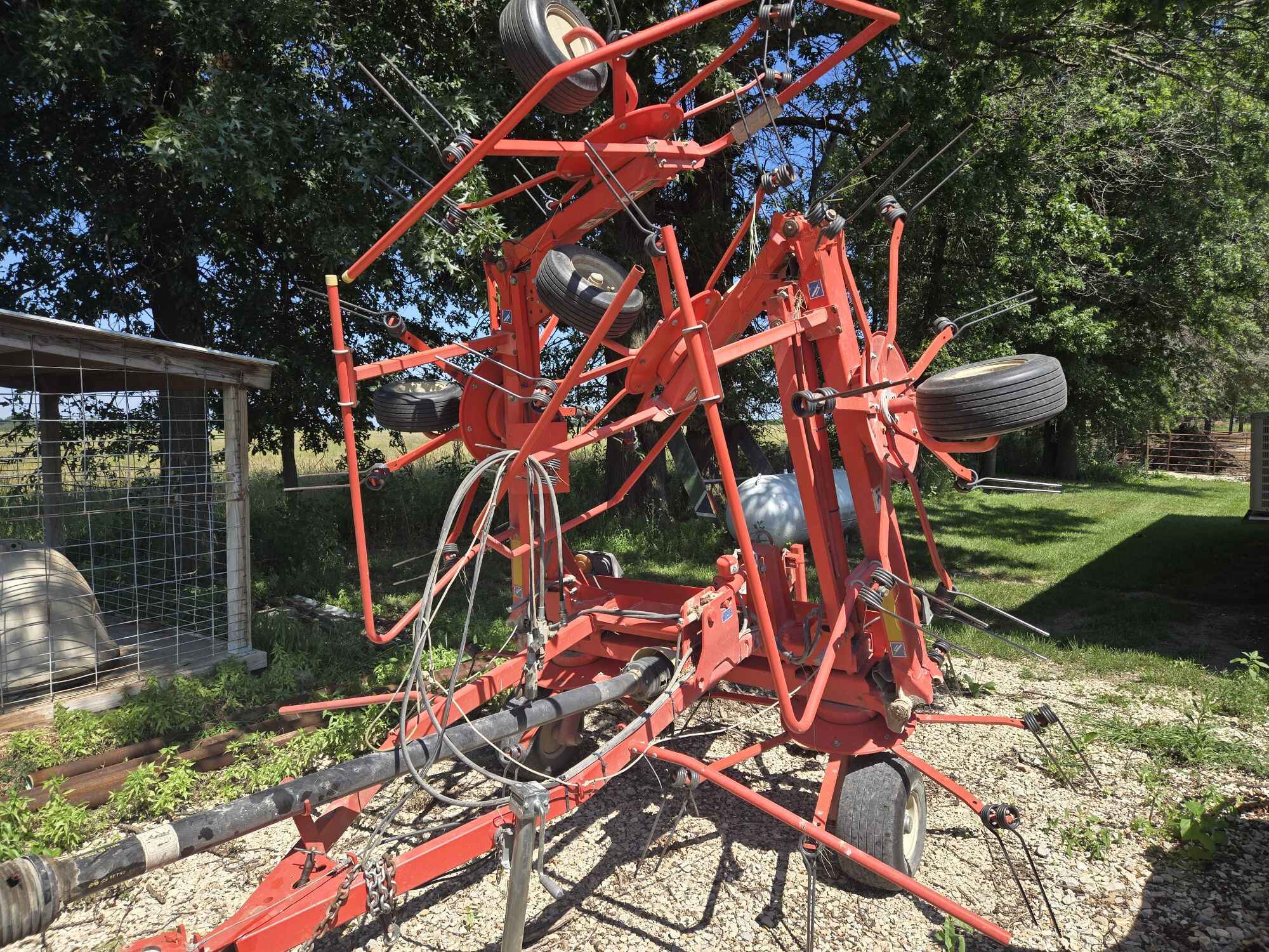 2009 Kuhn GF7802THA Hay and Forage Equipment – Hay Rakes