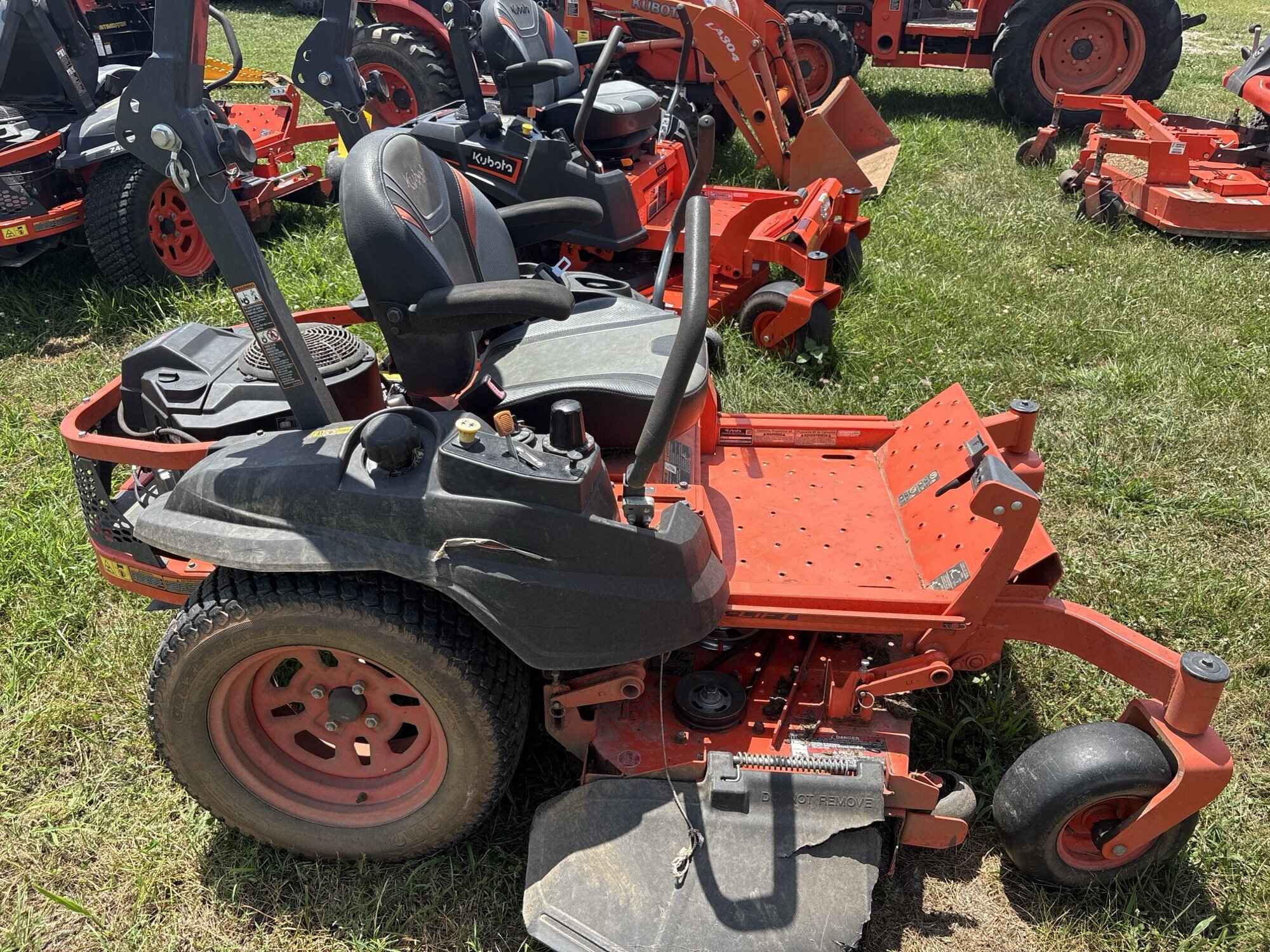 2022 KUBOTA Z411 Lawn Mower