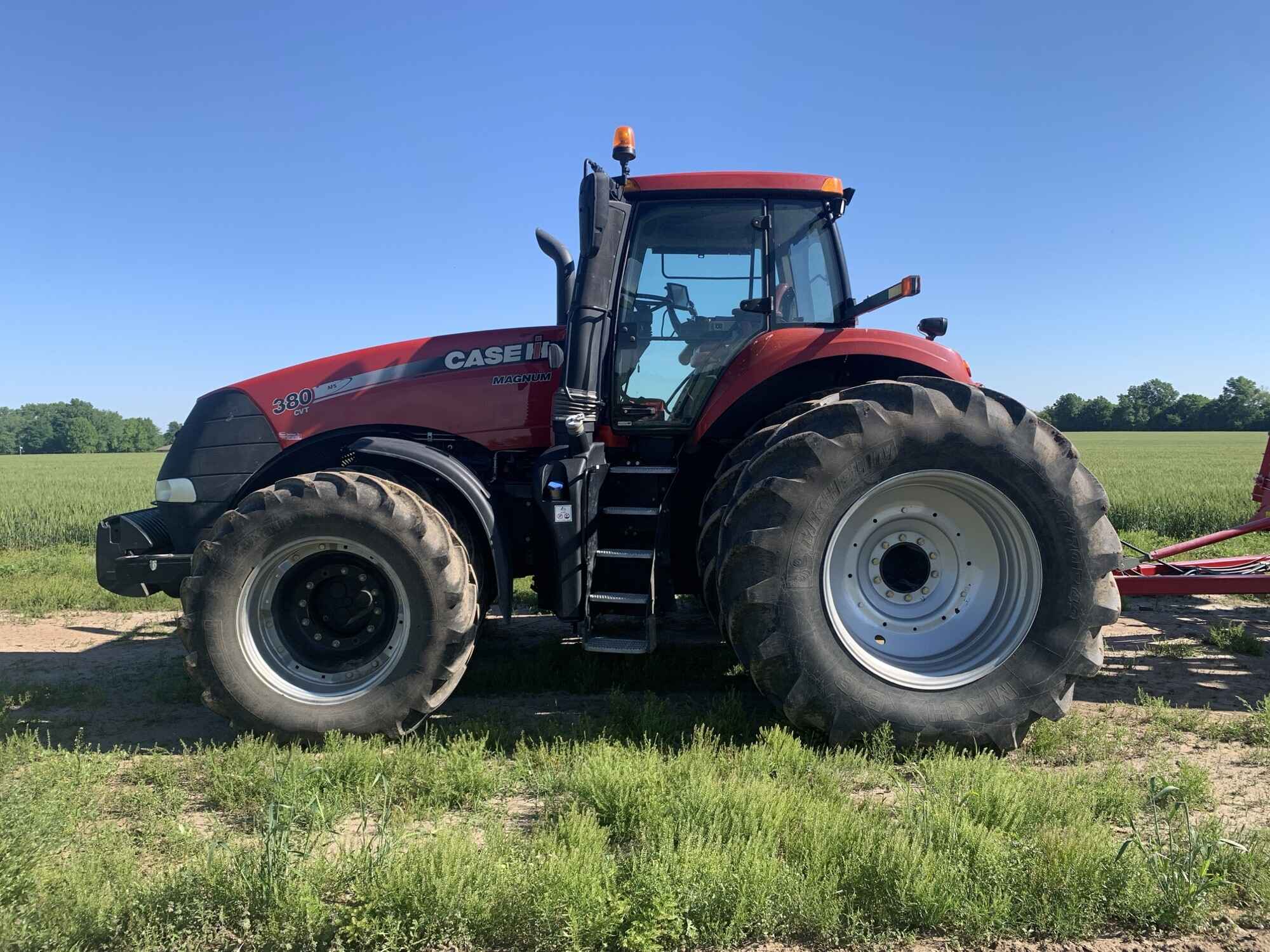 2015 CASE IH MAGNUM 380 CVT Tractor Row Crop
